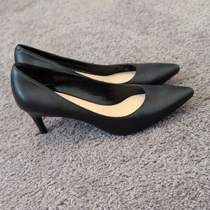 Nine West Classic Black Pointed Toe Heels